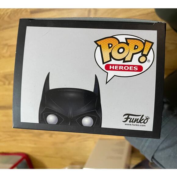 Funko POP! DC Comics Heroes BATMAN #275 80 Years Target Exclus Vinyl‎ Figure - Picture 4 of 5